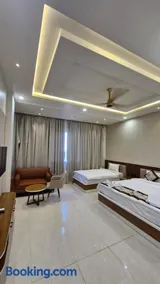 Hotel Akshara Inn - Image 1