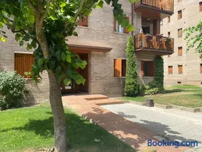 ACOGEDOR PISO EN SORT CON PISCINA - Image 1