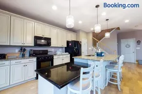 Bishops Landing -- 16985 Bellevue - Image 3