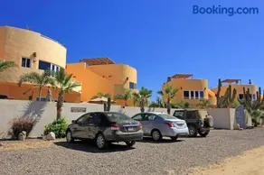 8AP Beautiful 1st Floor Condo, Pool Side, Cerritos - Image 2