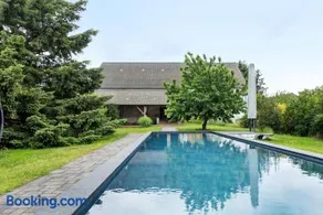 Vierseitenhof mit Pool - Image 2