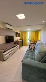 Apartamento espetacular na MELHOR praia da Bahia, GUARAJUBA é uma das únicas praias com selo azul do Brasil -Luxo, lazer, diversão e tranquilidade! Projetado para que você tenha a melhor experiência em hospedagem - Condominio tipo resort, o mais procurado - Image 1