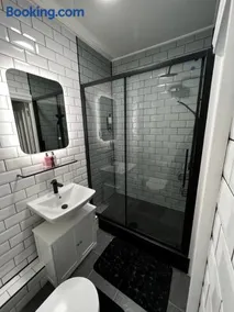 Amani Apartments - Glasgow City Centre - Image 3