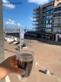 Ruim appartement met zijdelings zeezicht vlak aan de dijk - Image 1
