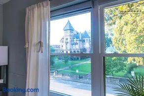 Instaworthy Luxe Loft with View King Bed and FREE Parking - Image 3