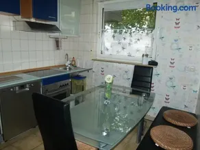 Cosy 3 Zimmer Whg incl großer Wohnküche, Smart TV, WLAN, Eutelsat & Astra Satelliten TV, viele Parkplätze vorhanden, Langzeitmiete - Image 2