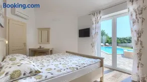 Activity villa Gardenia with pool in Tinjan - Image 5