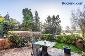 Riverside Mansion Flat - Image 4