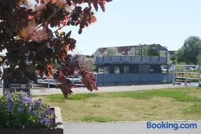 Solvesborg Houseboat with Harbour Views - Sleeps 4 - Image 5