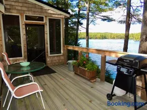 Lakefront Cottage by Country House Escapes - Image 4