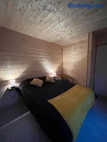 Chalet 1 contemporain dans son écrin de verdure - Image 4
