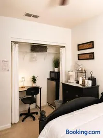 Luxury Queen Suite - Image 2