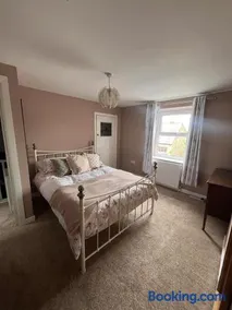 High Peak Hideaway - Hawthorn Cottage - Image 2