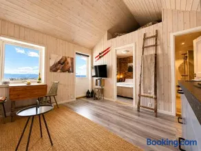 Charming cabin with a view - Image 2
