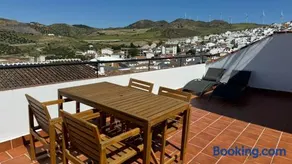 Apartment with terrace - Image 1