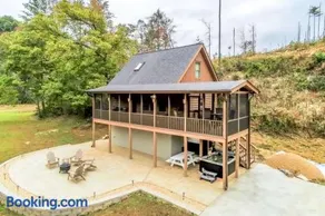 Private Mountain Creekside Cabin, with Hot Tub - Image 3
