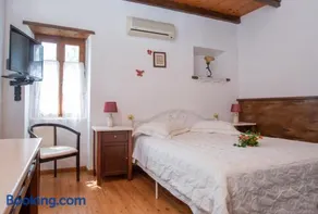 Gioia Traditional House - Image 4