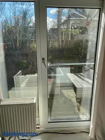 Schöne moderne renovierte Einliegerwohnung mit Terrasse - Image 2