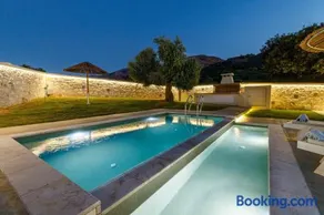 Villa Heated Private Pool & BBQ by ILIOS Georgioupoli - Image 4