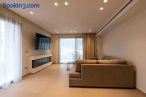 LAKONIZEIN Luxury Suites - Image 2