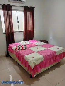 Casa com Piscina Próxima ao MotoGP Ideal para Grupos - Image 3