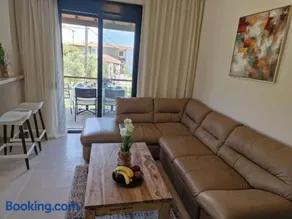 Valia's Kalamitsi Seaside Apartment - Image 3