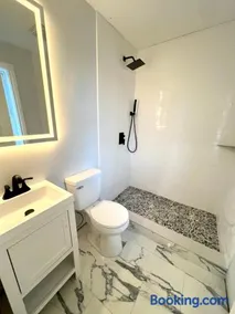 2 Bedroom Apartment in SONO! - Image 5