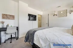 Spacious 5BR, LAX, Beach, SoFi-Sleeps 16 - Image 4
