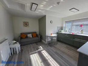 Modern Converted Garage in Private Garden Setting in Kingswood - Image 2
