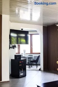 Spacious villa with garden - ideal for groups - Image 1