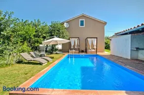 Ema Holiday Home - Image 3