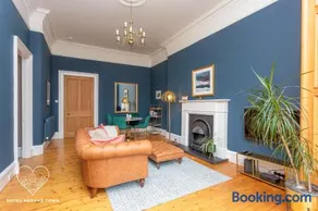 South Learmonth Gardens Apartment - Image 1