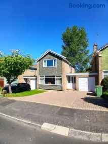 House near moors, 10 minutes walk to high street - Image 2