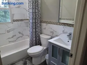 Two-Bedroom Home Private Parking 25 min to NYC - Image 4