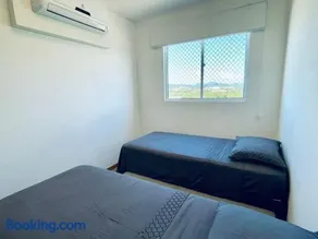Apto 6º andar, 200m praia, 15min Beto Carrero, 2 quartos, sacada com churrasqueira - Image 4