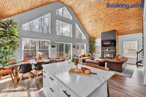 Chalet with Hot Tub, Game, Movie Room, Lake and Pool Access - Image 2