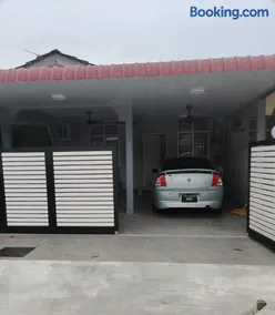 De Raisha Homestay - Image 1