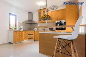 Villa Tina with Swimming Pool, Tennis court, Games room, Sauna, Gym, BBQ - Image 4