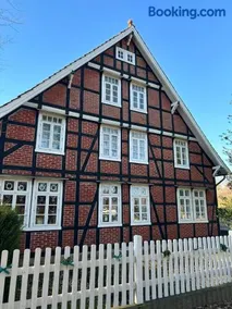 Zentral und ruhig, charmante Altbauwohnung - Image 1