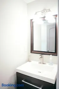 Charm City Luxury 4 Bedroom Brick Home - Image 2
