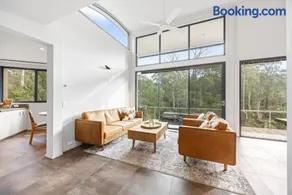 Riverfront Alpine Retreat - Mt Buller Gateway - Sleeps 10 - Image 3
