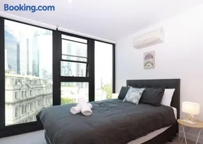 City View 2BR With Parking 6 Min Walk To MCEC - Image 3