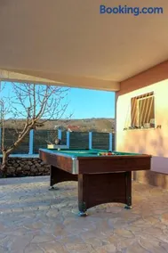 Quiet countryside house with a swimming pool - Image 2