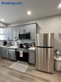 Chic New Apt in Heart of Philly - Image 4