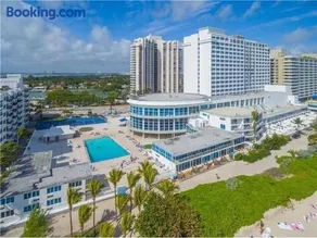 Castle Beach Club Apartments - Image 5