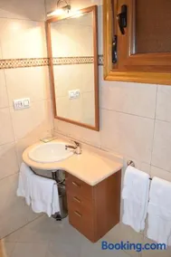 Apartamento con jardín, barbacoa e internet de alta velocidad | Vistas al lago - Image 2