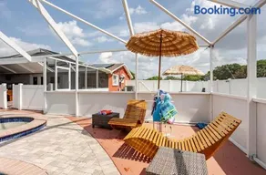 Casa Kampa, con 3 bedrooms and 3 bathrooms, offers a heated swimming pool and a heated spa at no extra cost - Image 2