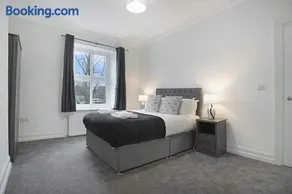Spacious Retreat with Backyard Bliss, Sleeps 7 - Image 5