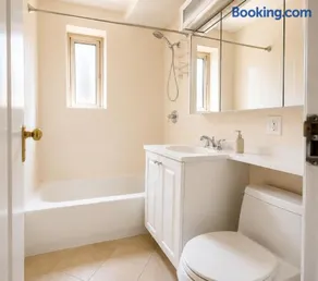 Grand East Side Home, Spacious & Cozy 3 Bedroom Retreat - Image 2