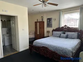 The Goodlife Guesthouse - Image 1